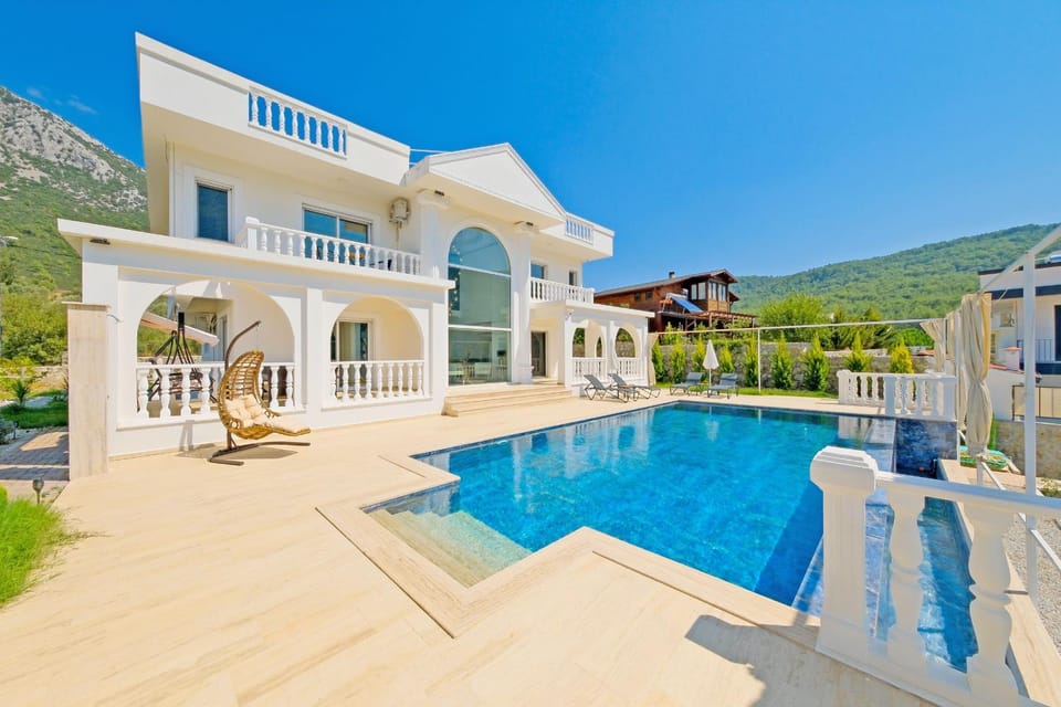 Property building, Patio, Day, Natural landscape, Mountain view, Pool view, Swimming pool, sunbed