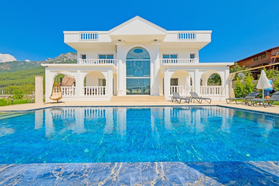 Property building, Day, Natural landscape, Mountain view, Pool view, Swimming pool, sunbed
