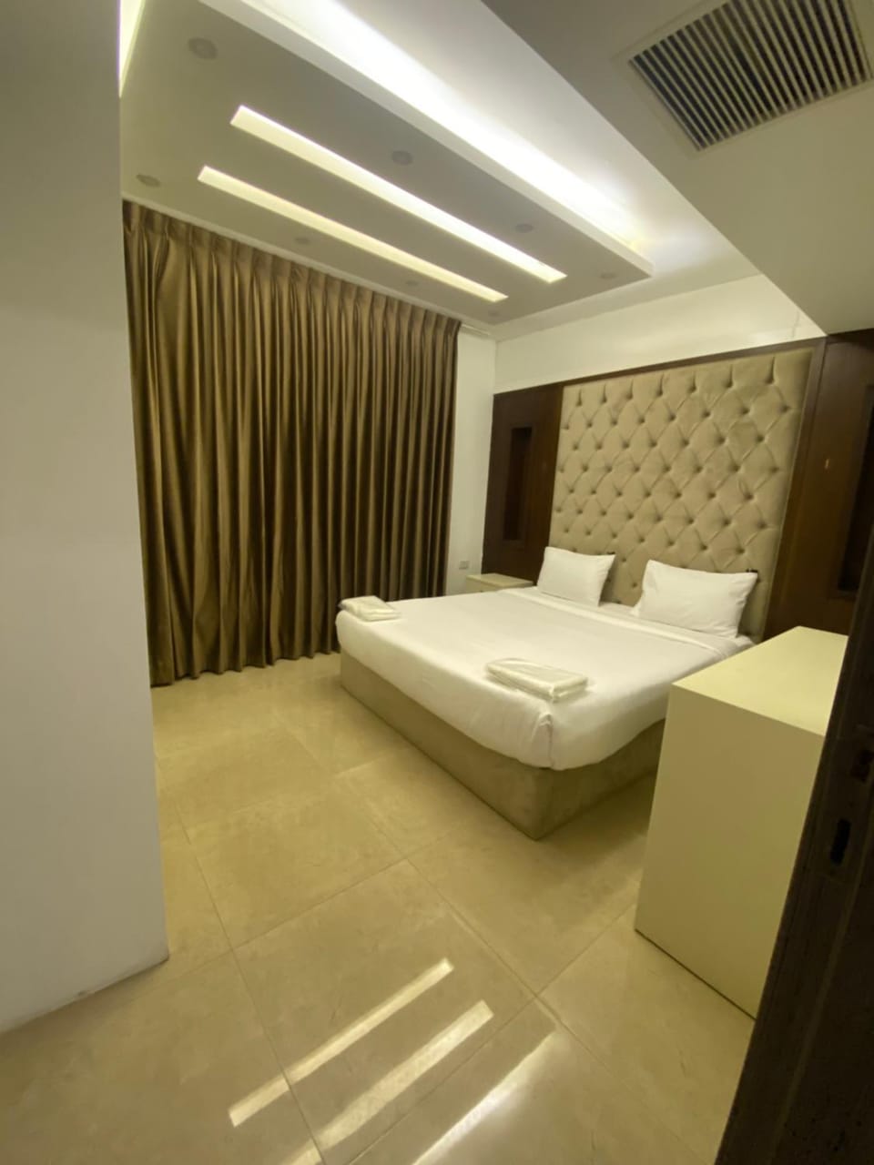 abdoun rooftop 1bedroom kh&sh 04 Apartment in Africa