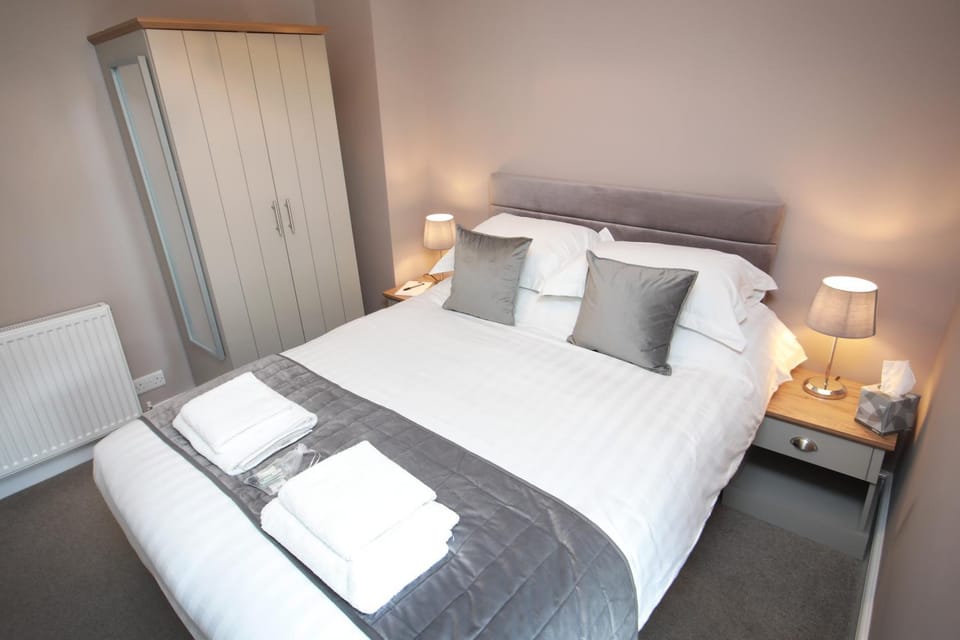 Bed, Photo of the whole room, towels