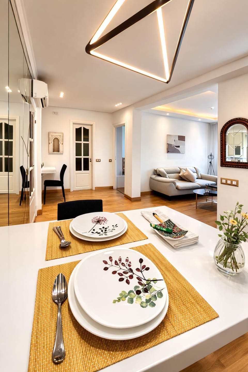 Living room, Lobby or reception, Decorative detail, Seating area, Dining area, heating, sunbed