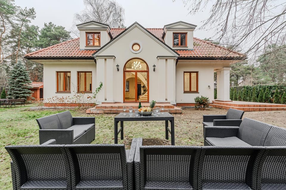 Property building, Patio, Day, Dining area