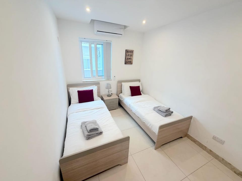 Bed, Photo of the whole room, Bedroom, towels, air conditioner