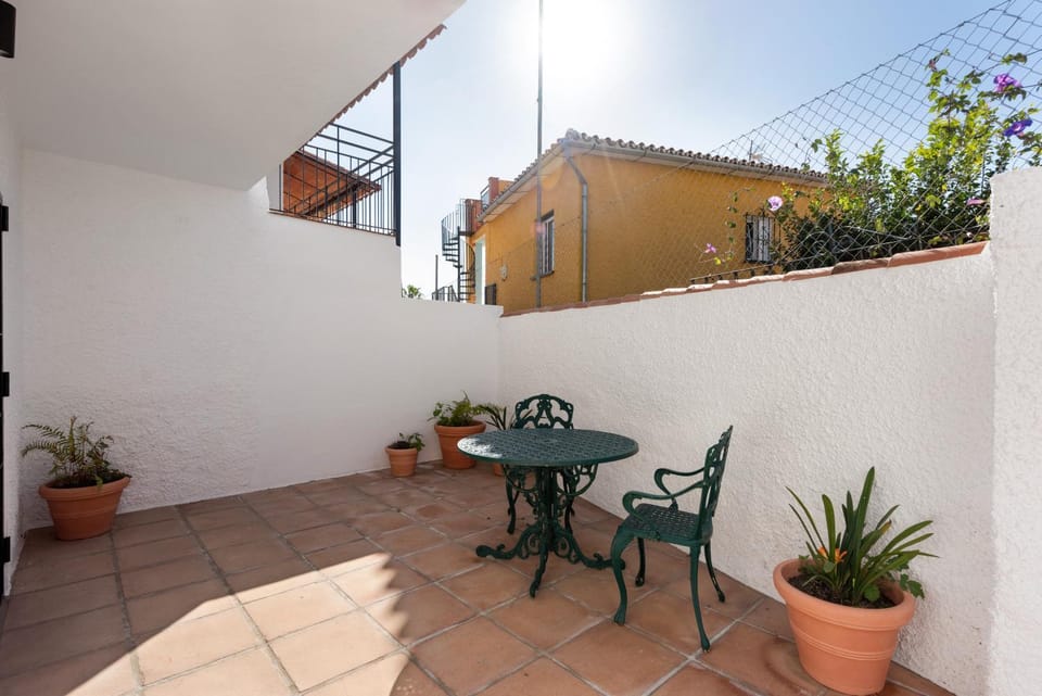 Property building, Patio, Dining area