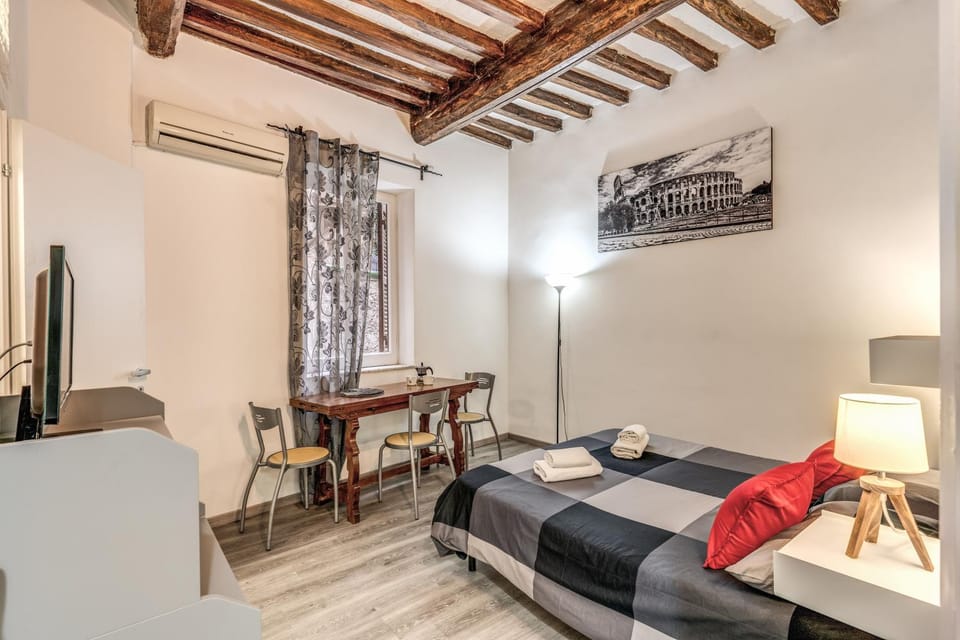 Monti Studio Roman Forum Apartment in Rome