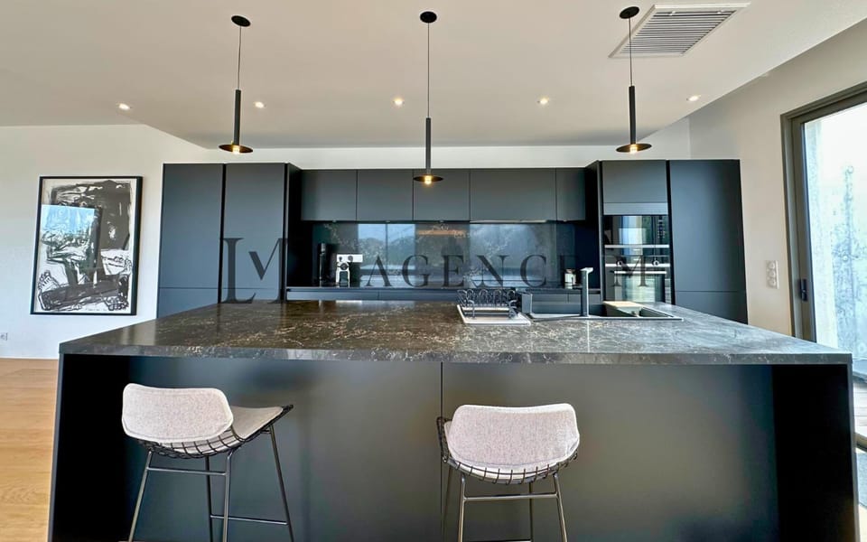 Giuliana - Villa d'architecte contemporaine avec piscine en pierres de Bali et vue mer Villa in Corsica