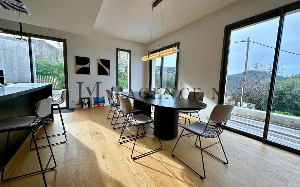 Giuliana - Villa d'architecte contemporaine avec piscine en pierres de Bali et vue mer Villa in Corsica