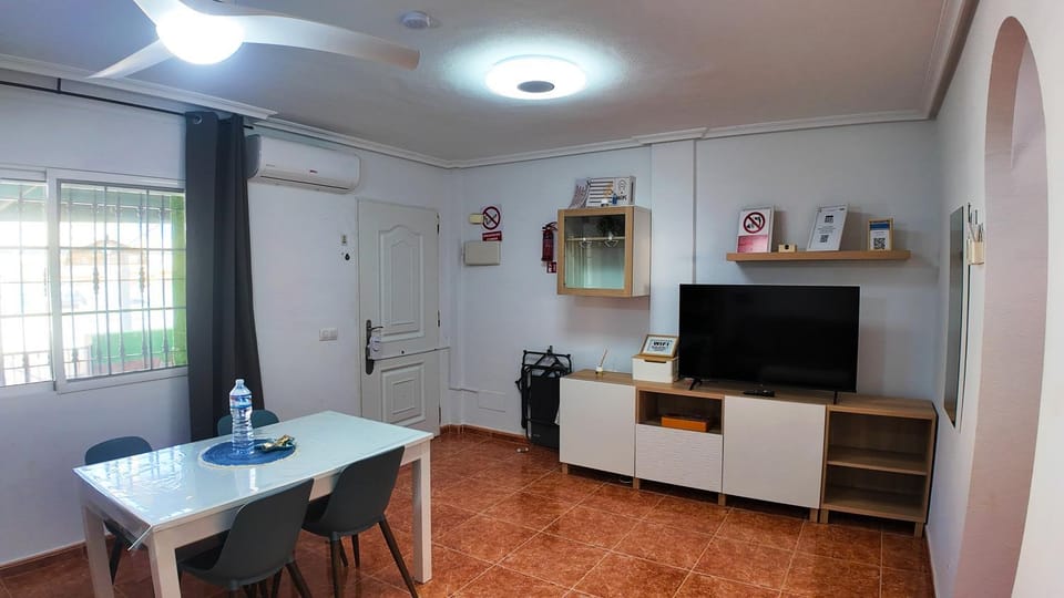 Communal lounge/ TV room, Seating area, Dining area