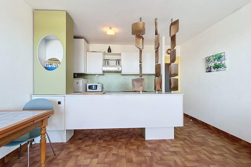 Charming T2 with terrace on the seafront Apartment in Port-la-Nouvelle