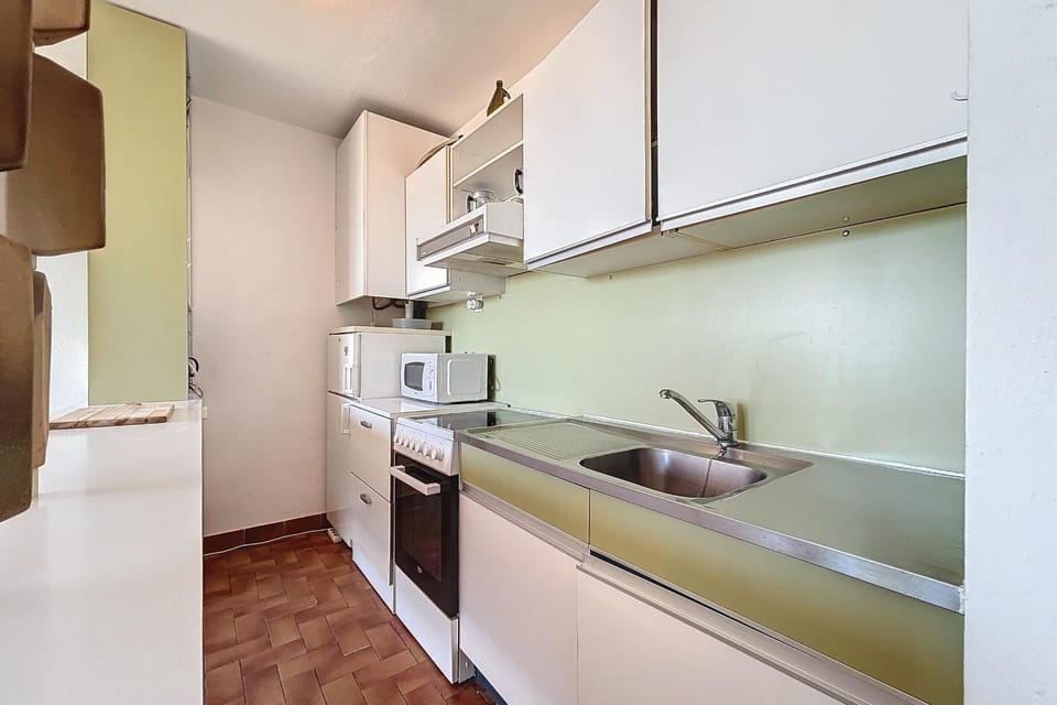 Charming T2 with terrace on the seafront Apartment in Port-la-Nouvelle