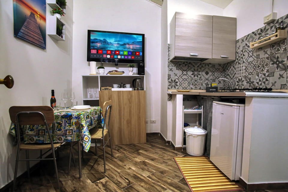 TV and multimedia, Kitchen or kitchenette, Living room, Dining area, oven, stove