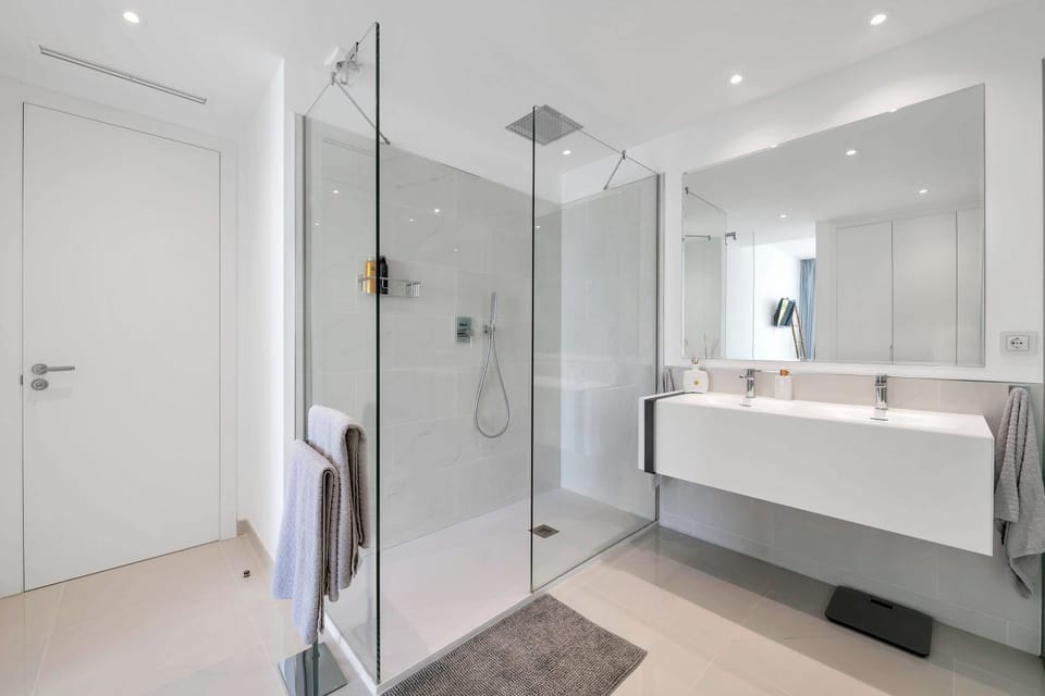 Bathroom, Living room
