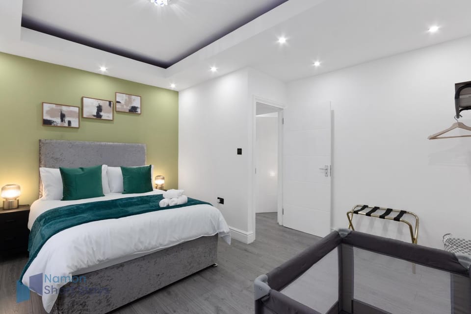 Bed, Photo of the whole room, Bedroom, cot, towels, wardrobe