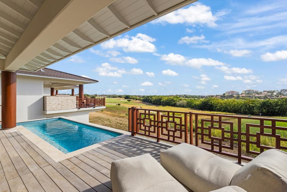 View (from property/room), Balcony/Terrace, Pool view, Swimming pool, sunbed