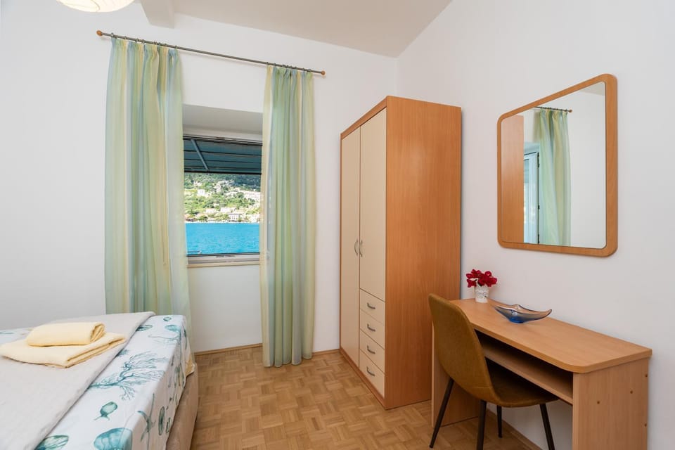 Apartment Cecilija - Seafront with sunbeds! Unique Apartment in Dubrovnik-Neretva County