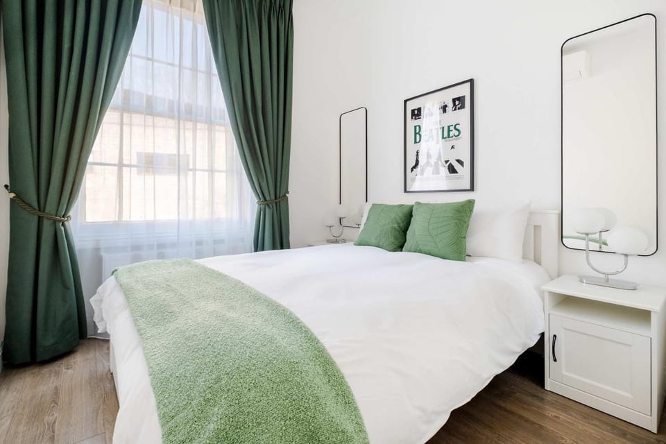 Bed, Bedroom, wardrobe, air conditioner