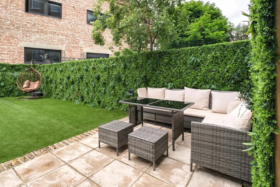 Spring, Day, Garden, Seating area, Garden view, sunbed