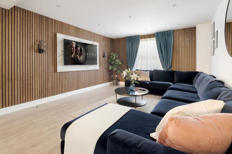 TV and multimedia, Living room, Seating area