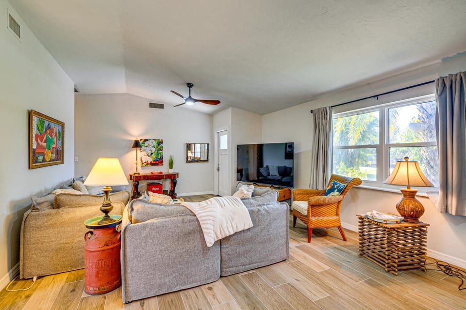 2 Mi to Boat Ramp: Home in Bokeelia House in Bokeelia
