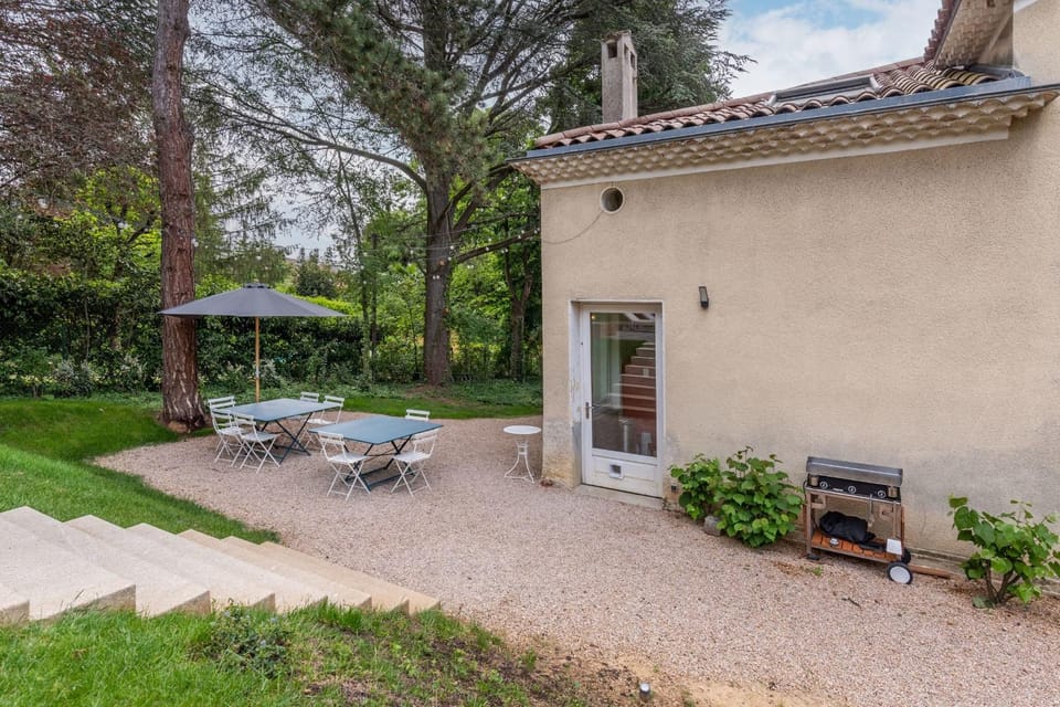 La clarté - wonderful refurbish home with garden and pool Villa in Lyon