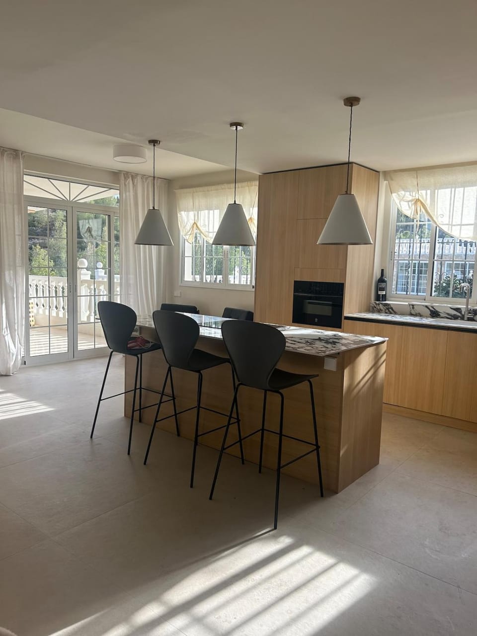Kitchen or kitchenette, Seating area, Dining area