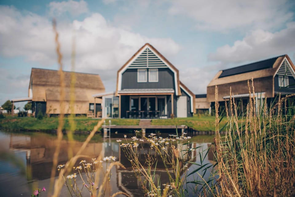Luxury Waterfront Villa in Heeg for 8 Guests with Sauna & Private Dock on the Heegermeer House in Friesland, Netherlands