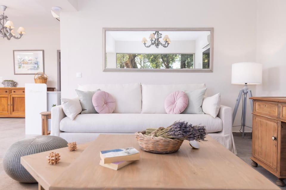 Property building, Lounge or bar