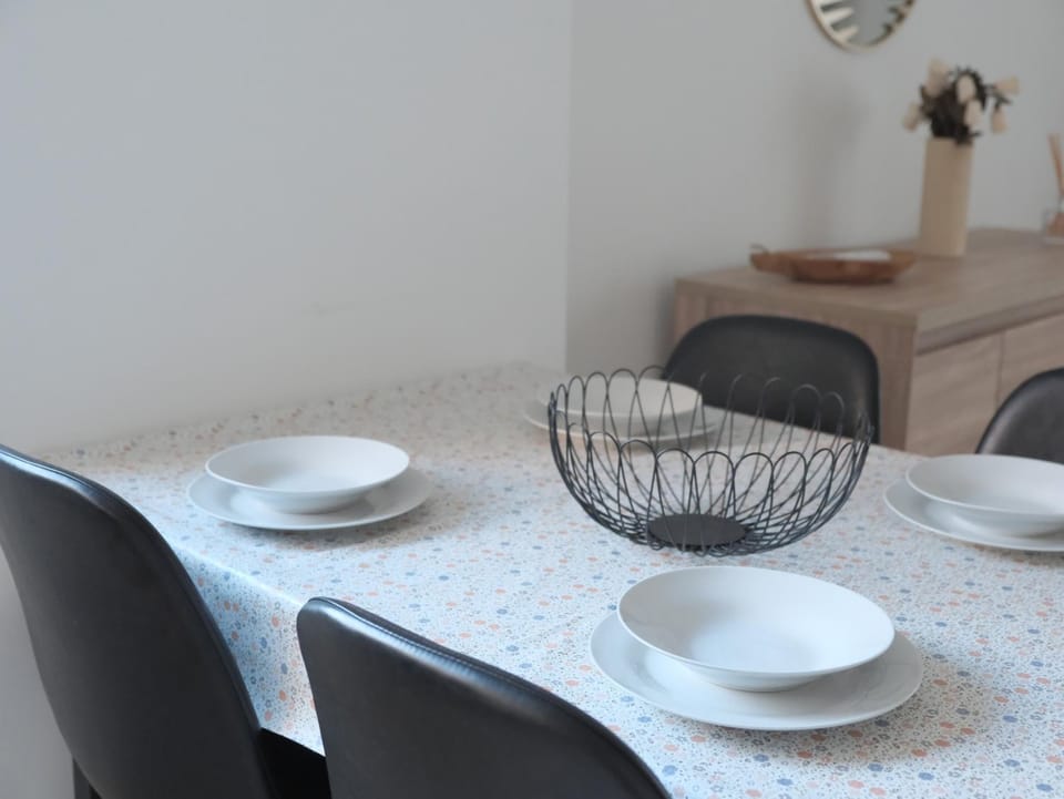 Luxurious one bedroom apartment by the beach close to st julians Apartment in Malta