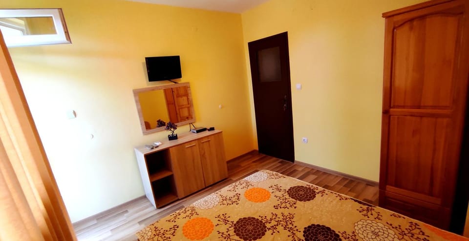 Bed, TV and multimedia, Balcony/Terrace, Bedroom, internet, wardrobe, air conditioner