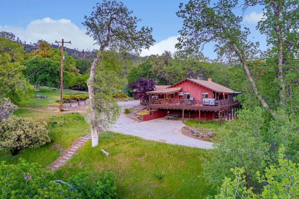 10-acre Forest Villa, 20 miles from Yosemite South Villa in Sierra Nevada