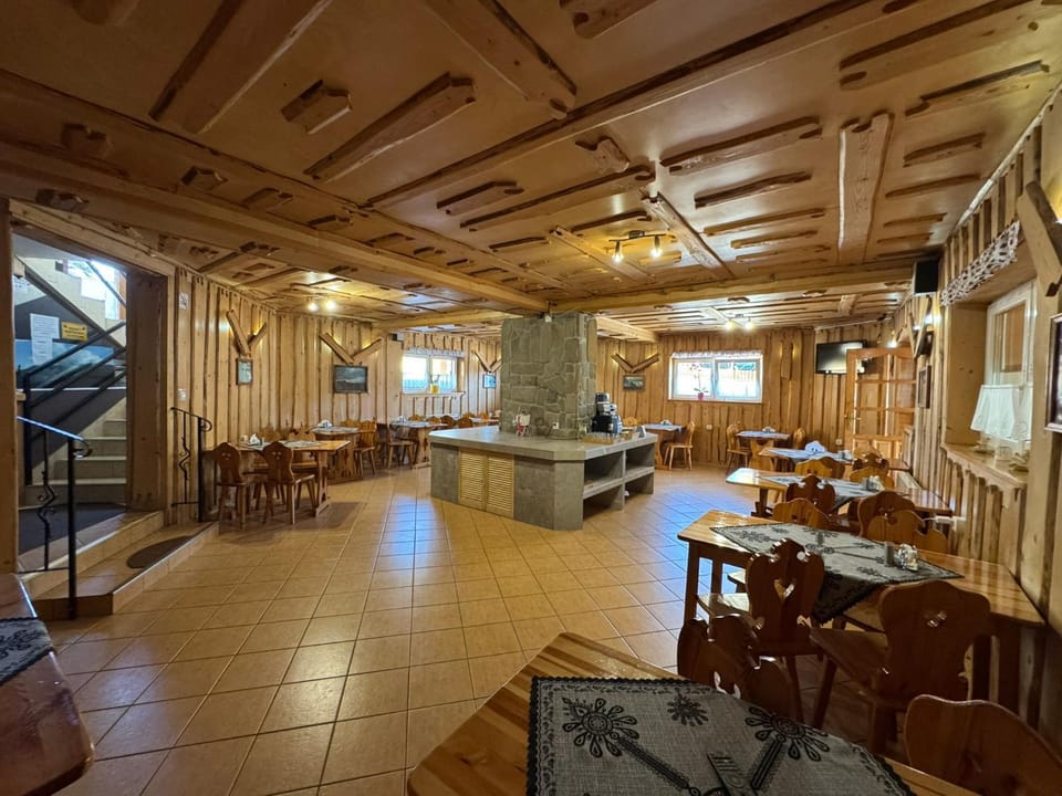 Restaurant/places to eat, Living room, Dining area, Buffet breakfast