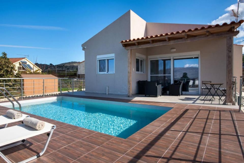 Villa Pervana- Private pool - Close to the Beach Villa in Crete Region