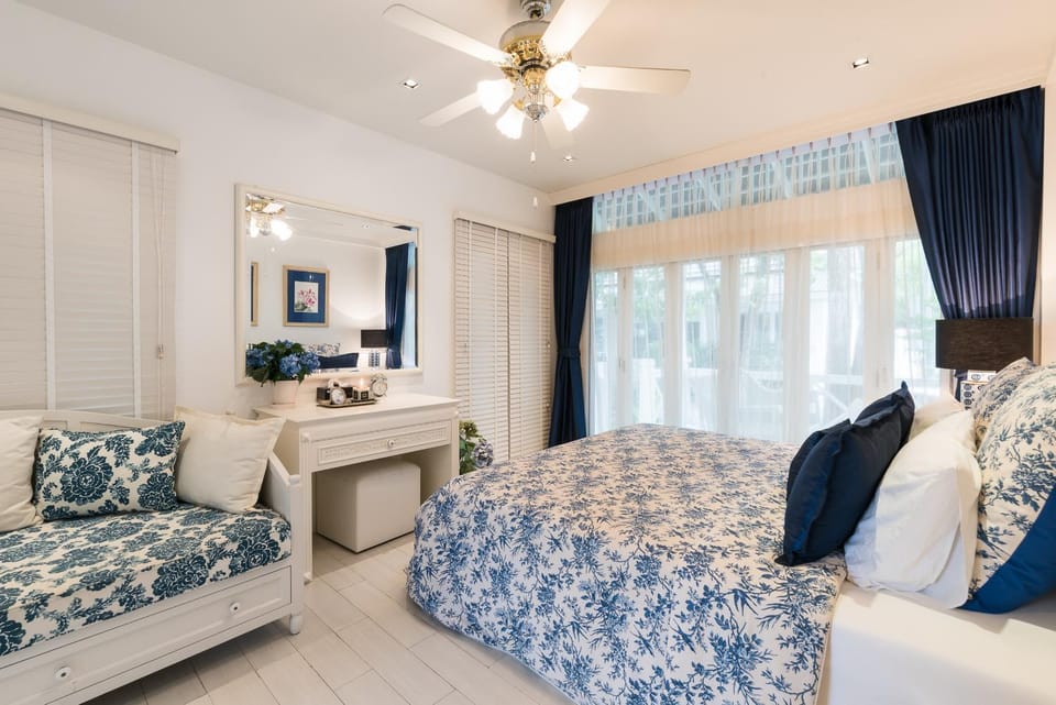 Day, Photo of the whole room