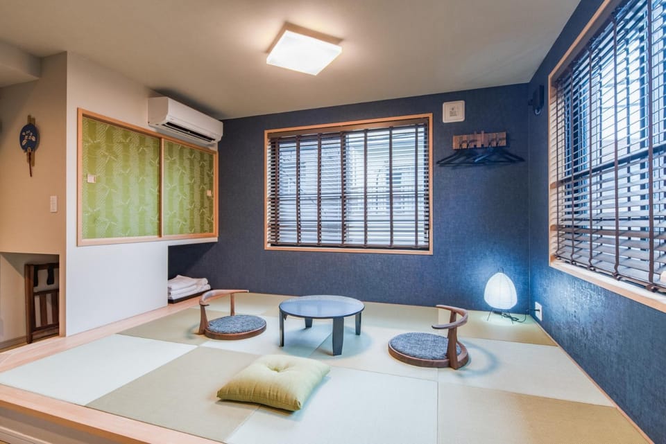 Living room, Photo of the whole room, Seating area, air conditioner