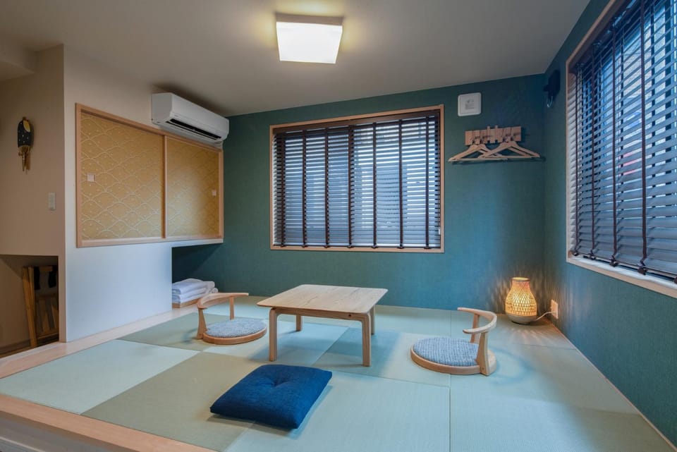 Living room, Photo of the whole room, Seating area, air conditioner