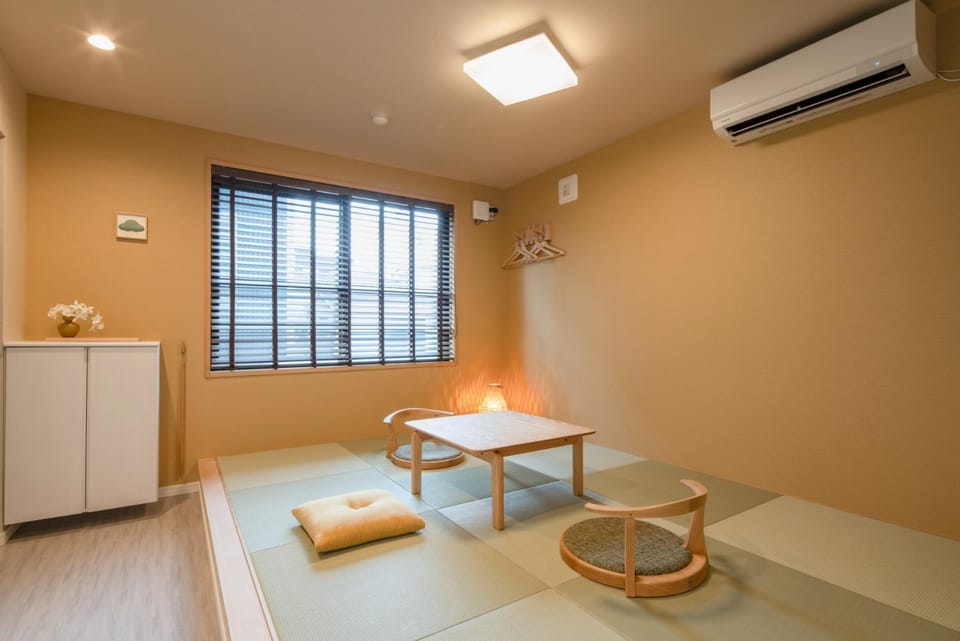 Living room, Photo of the whole room, Seating area, air conditioner