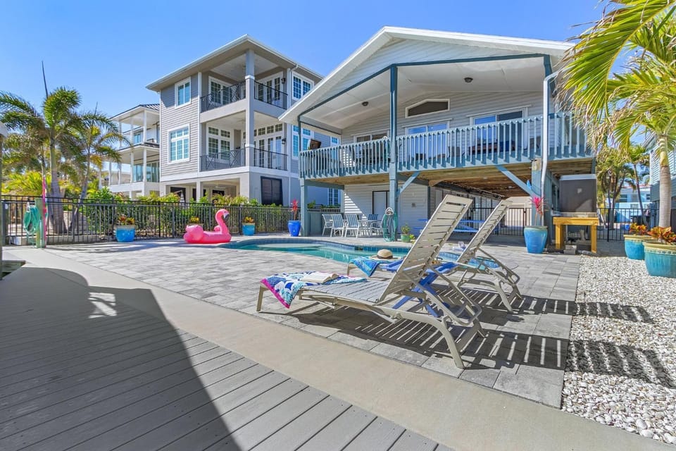 Gulf Access, Heated Pool, Grill & Lanai Primo Getaway Roelens House in Estero Island