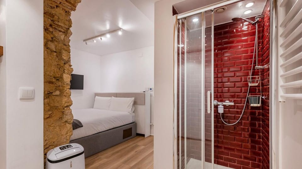 Shower, Bed