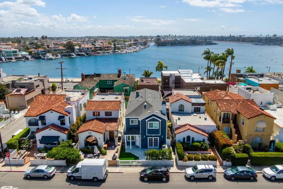 Neighbourhood, View (from property/room), Beach