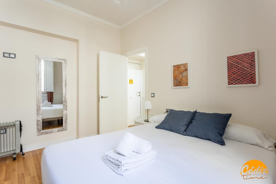 Bed, Photo of the whole room, Bedroom, towels, wardrobe