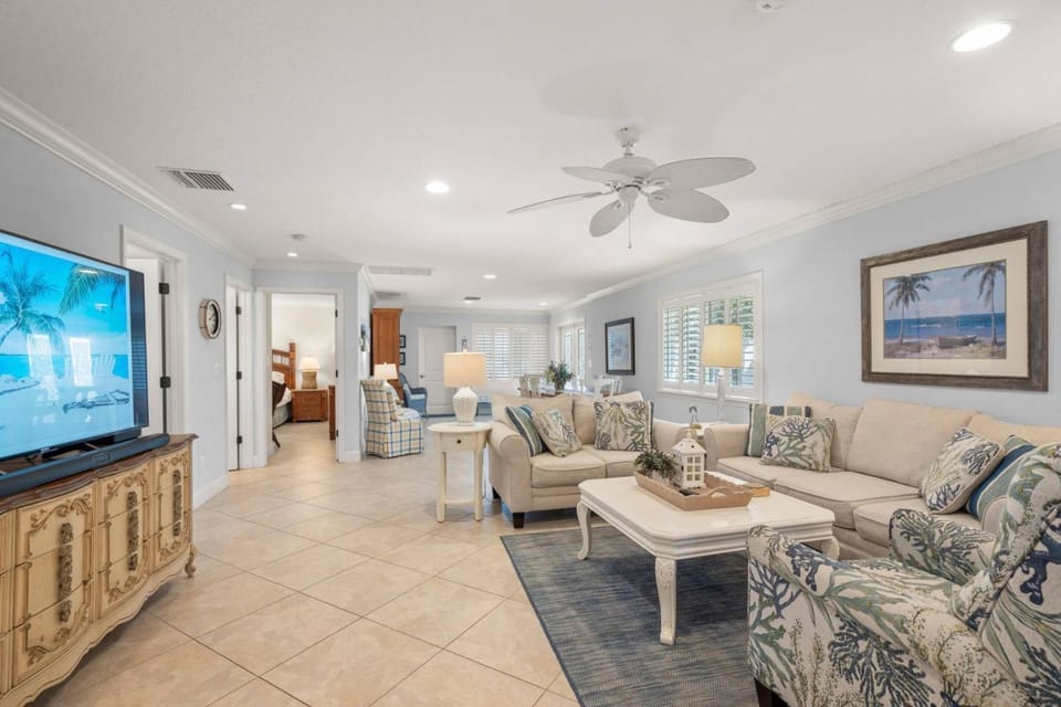 Siesta Villa Whispering Palms House in Siesta Beach