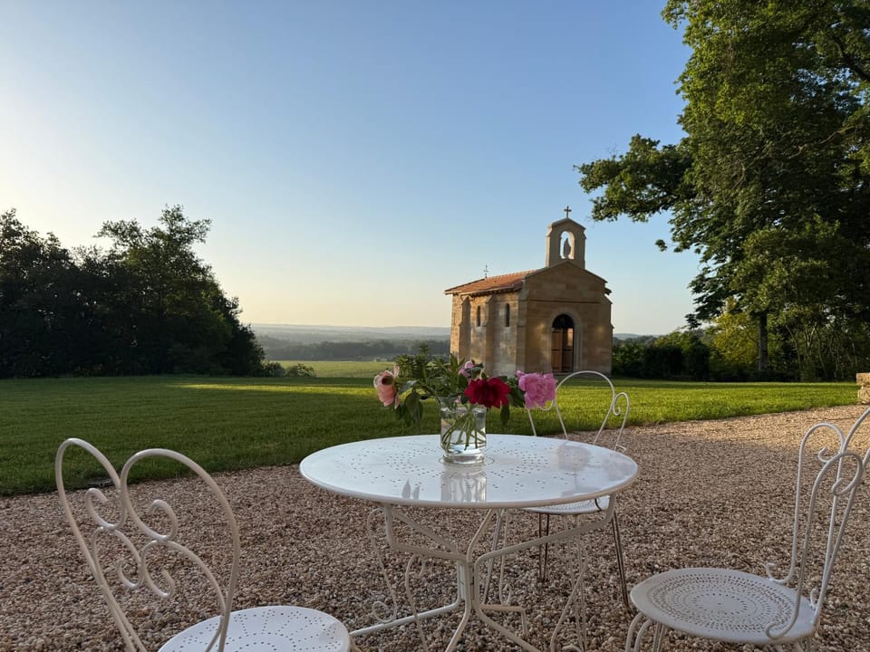 Château Montagne "Terre de Sienne" Bed and Breakfast in Nouvelle-Aquitaine