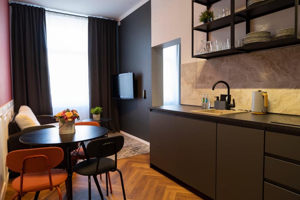 Coffee/tea facilities, Kitchen or kitchenette, Living room, Seating area, Dining area, oven, pet friendly, stove