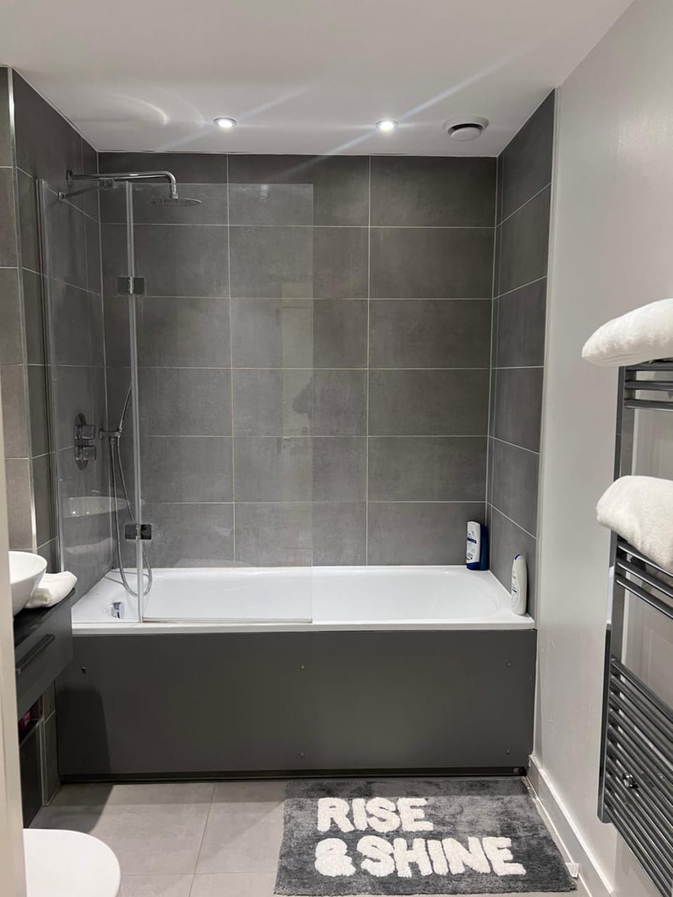 JDK 2 bedroom Executive Luxury Apartments Apartment in London