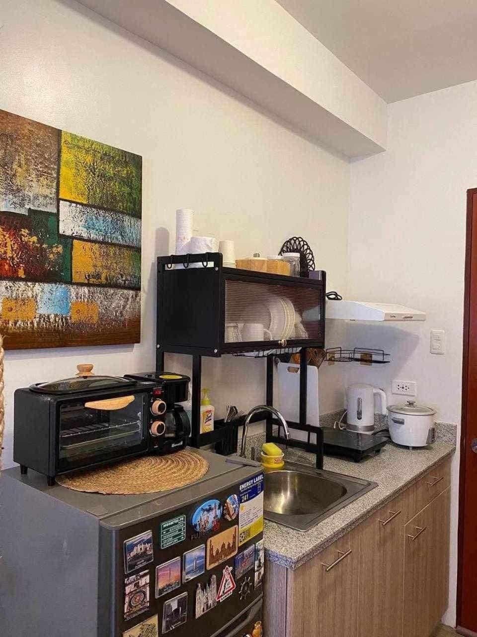 Coffee/tea facilities, Kitchen or kitchenette, stove, toaster