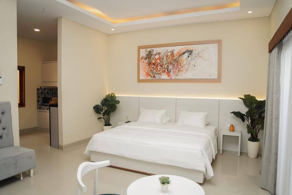 Photo of the whole room, Bedroom