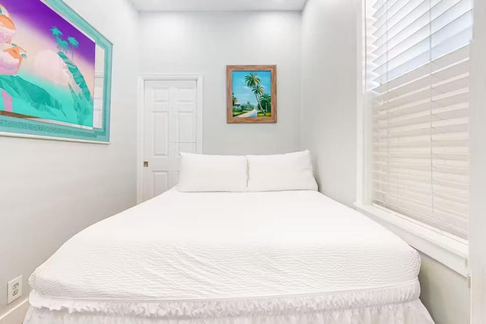 Holly's Hideaway - Truman @ Duval Unit D Apartment in Key West