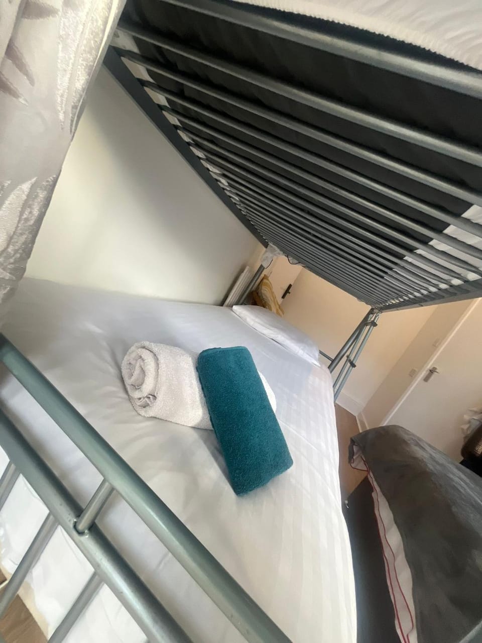 Bed, Bedroom, bunk bed, towels