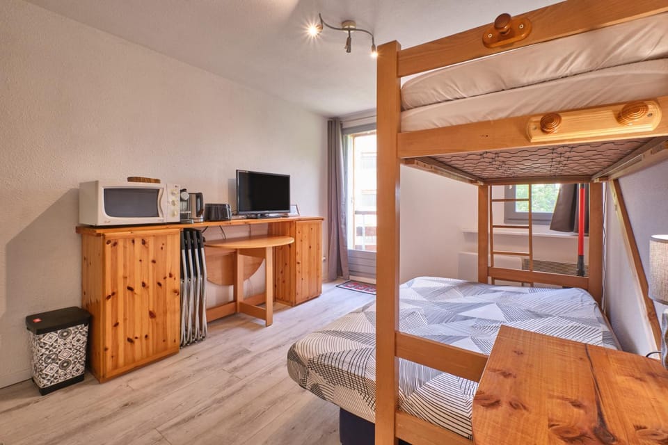 Property building, Living room, Bedroom
