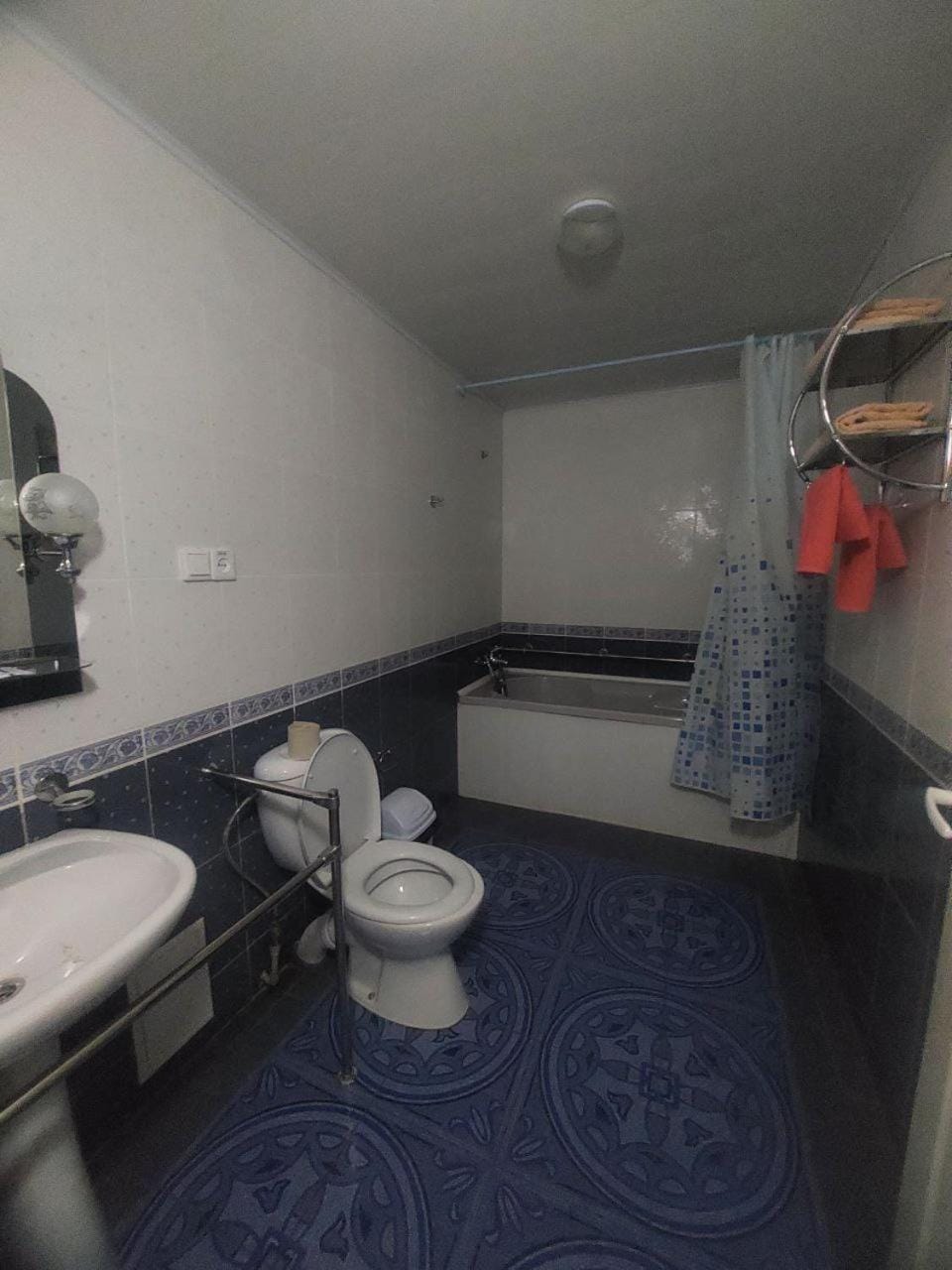 Toilet, Bathroom, Bath, towels, acessibility